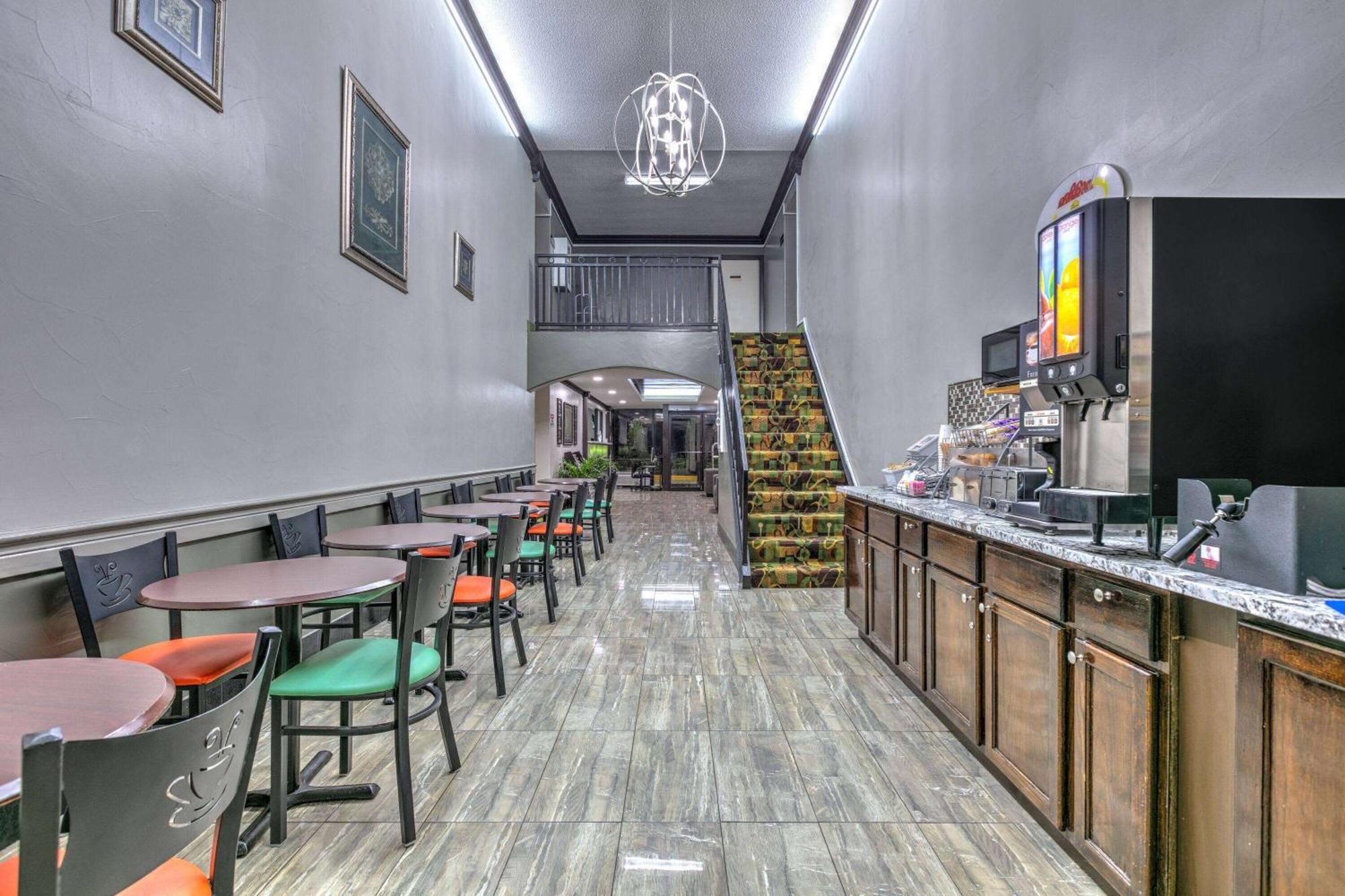 Super 8 by Wyndham Grand Prairie North Motel Bagian luar foto